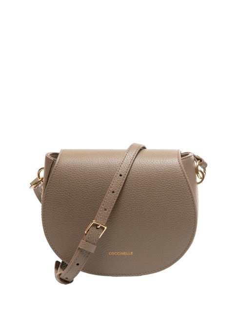 COCCINELLE ALPHA Bolso bandolera de piel con solapa topo cálido - Bolsos Mujer